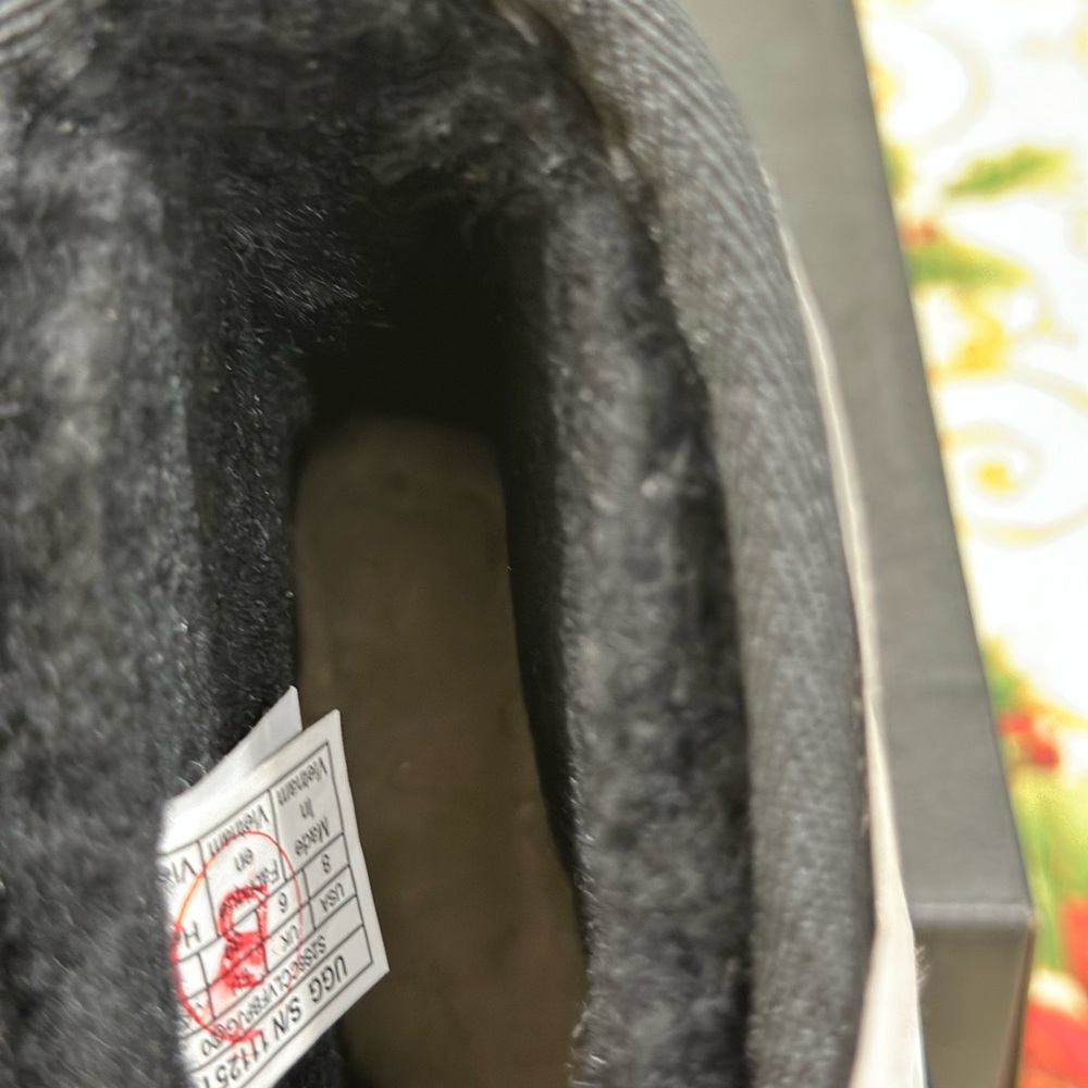 UGG women Cosmic Black and Gray Boots - Picture 6 of 7